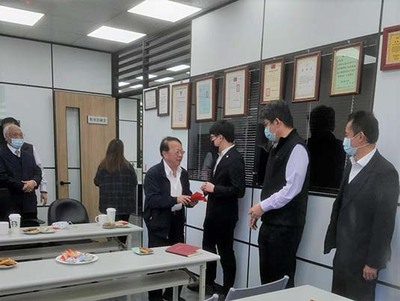 111年度侯西峰創辦人及侯淳淯董事春節慰問圖片