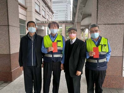 111年度董事長親臨高鐵各車站春節慰問圖片